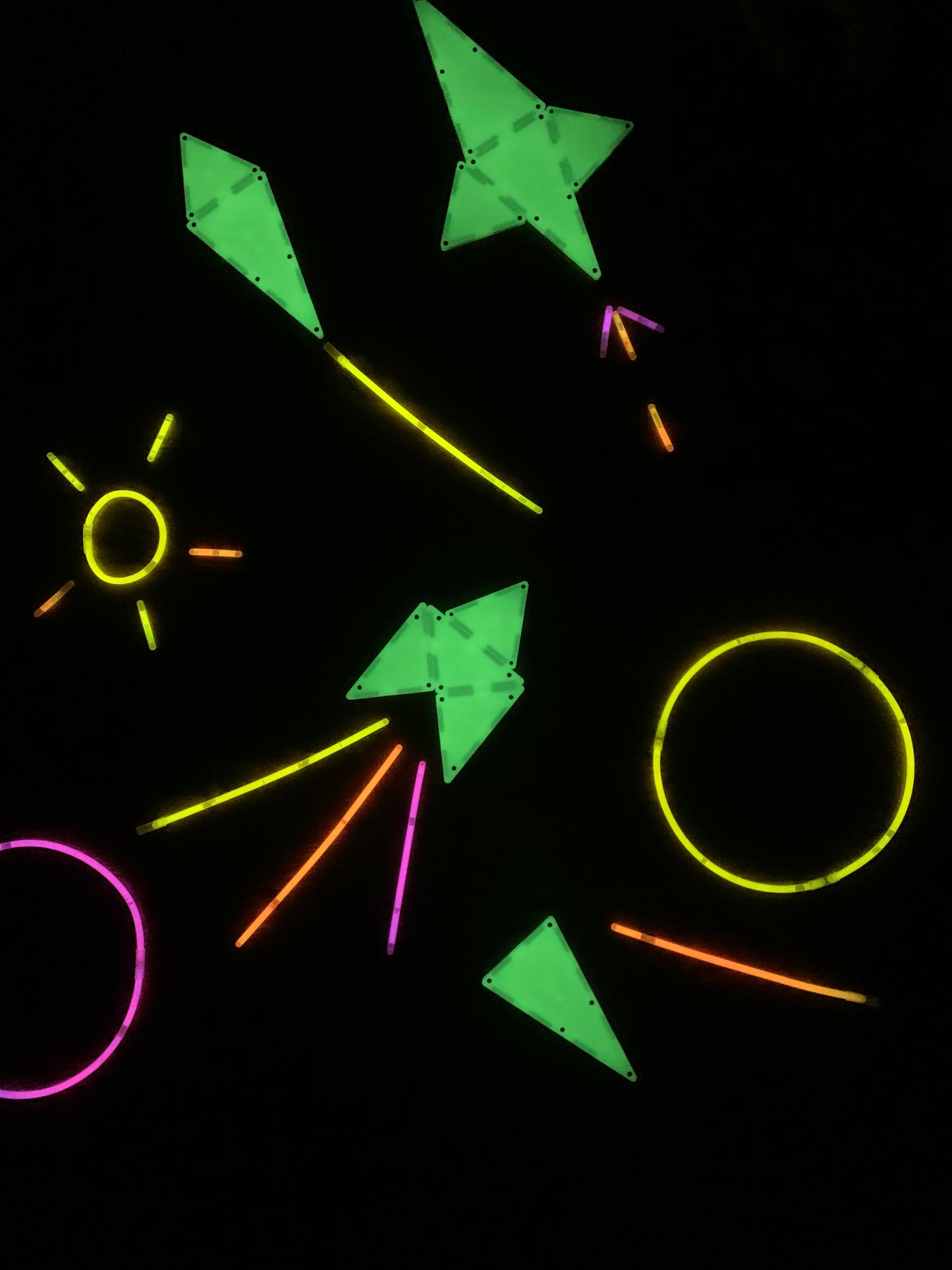 MAGNA-TILES® Glow 16-Piece Set